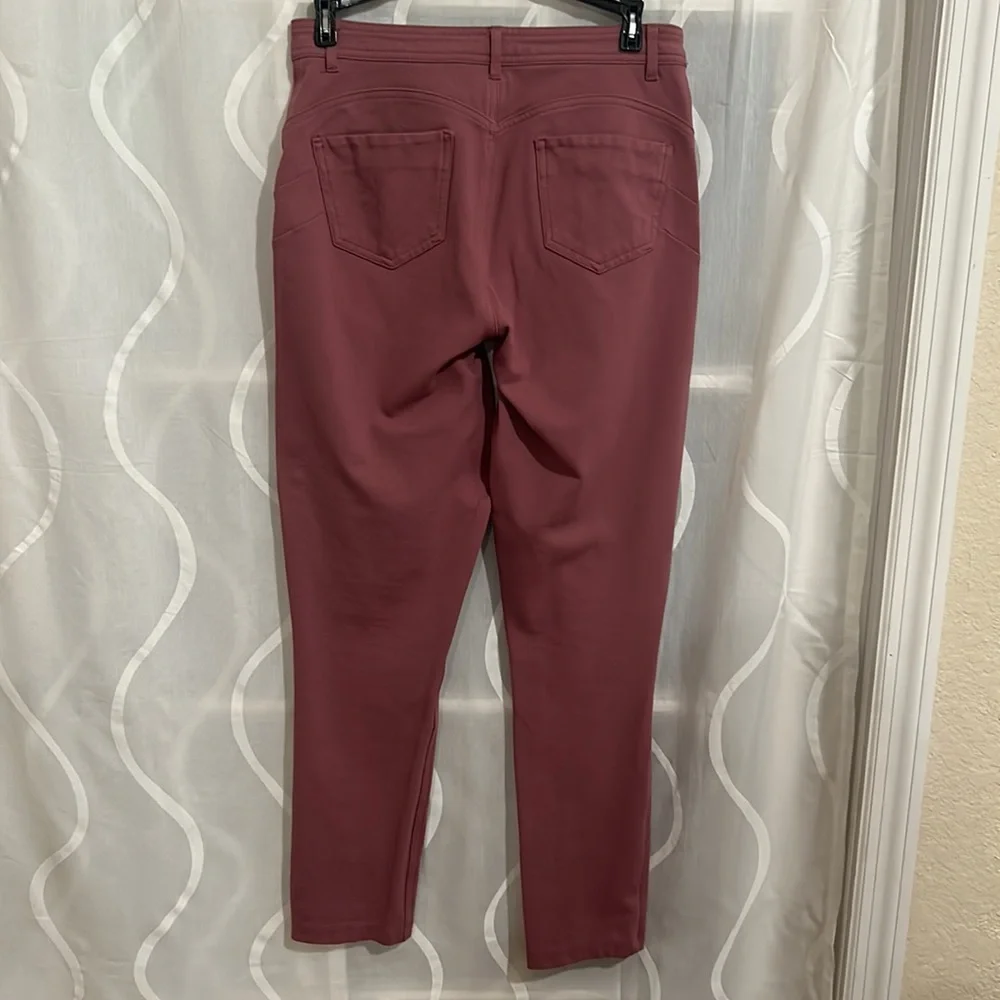 Savage Art Stretch Pink Leggings, Size Medium